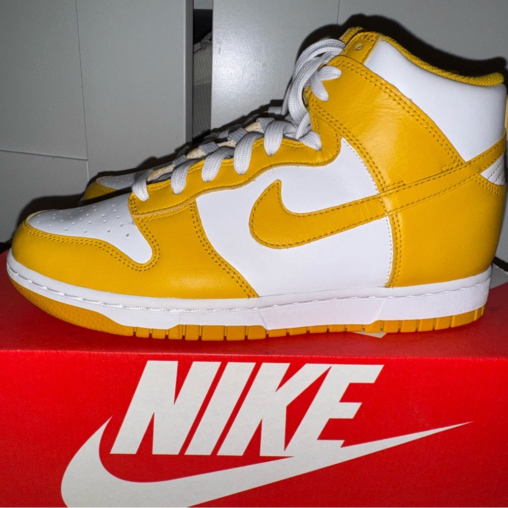 Nike High-Top Sneakers in Yellow and White